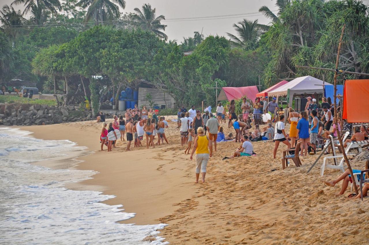 Surfers Paradise Weligama Esterno foto